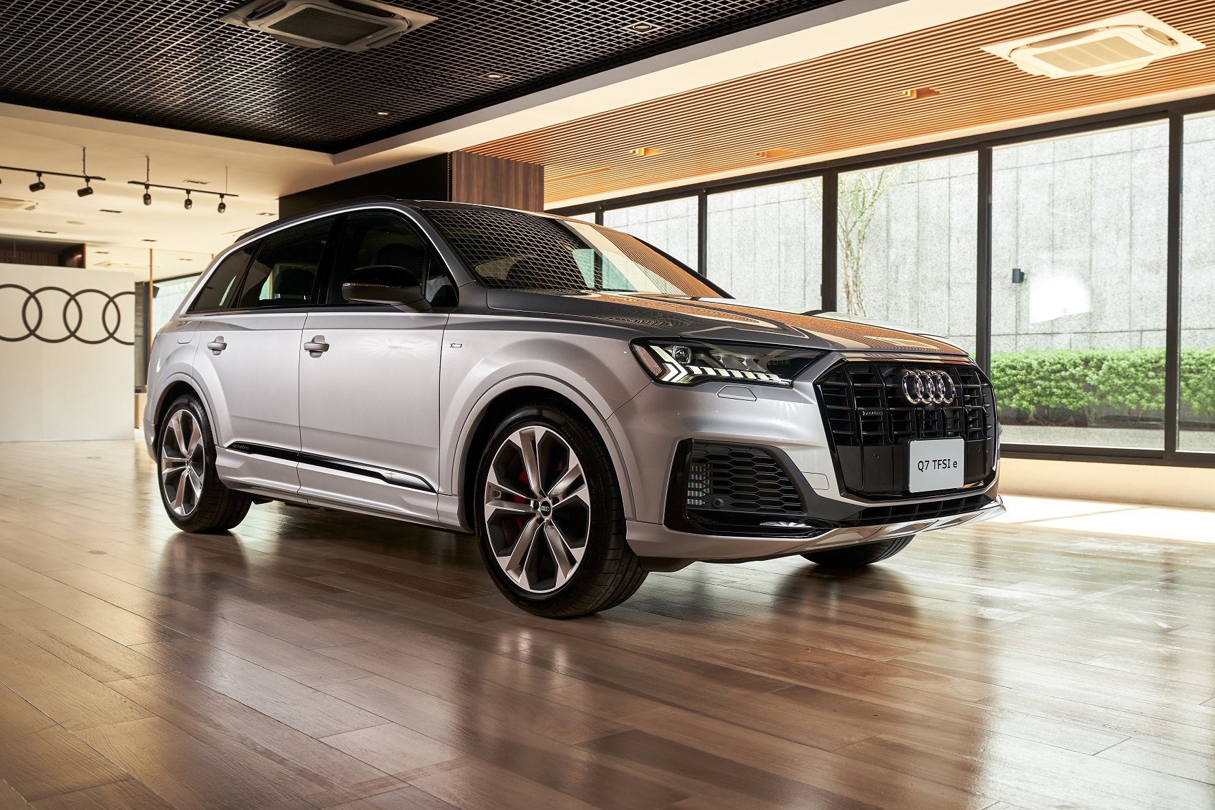 ออดี้ Q7 60 TFSI e quattro ขุมพลังปลั๊ก-อิน ไฮบริด