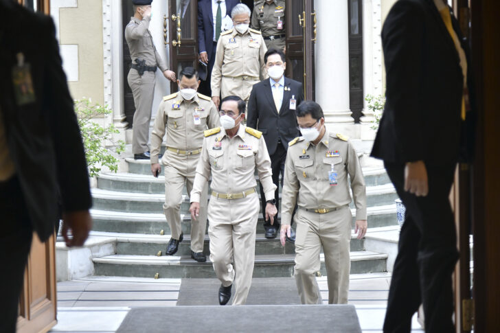 ที่ทำเนียบรัฐบาล พล.อ.ประยุทธ์ จันทร์โอชา นายกรัฐมนตรีและรัฐมนตรีว่าการกระทรวงกลาโหม ที่ทำเนียบรัฐบาล พล.อ.ประยุทธ์ จันทร์โอชา นายกรัฐมนตรีและรัฐมนตรีว่าการกระทรวงกลาโหม