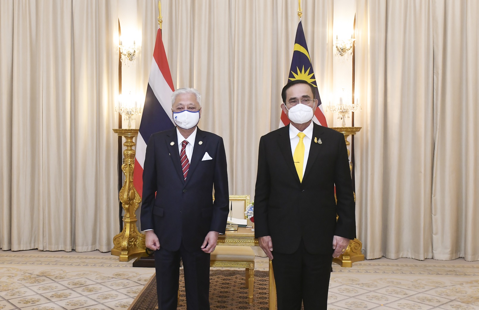 ประยุทธ์ หยอดนายกฯมาเลย์ ครอบครัวเดียวกัน-หนุนคุยสันติชายแดนใต้