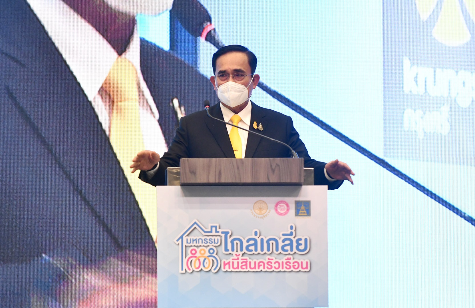 ประยุทธ์ซัดทักษิณ ดีแต่ปาก – สื่อไม่ให้เกียรติผู้นำ