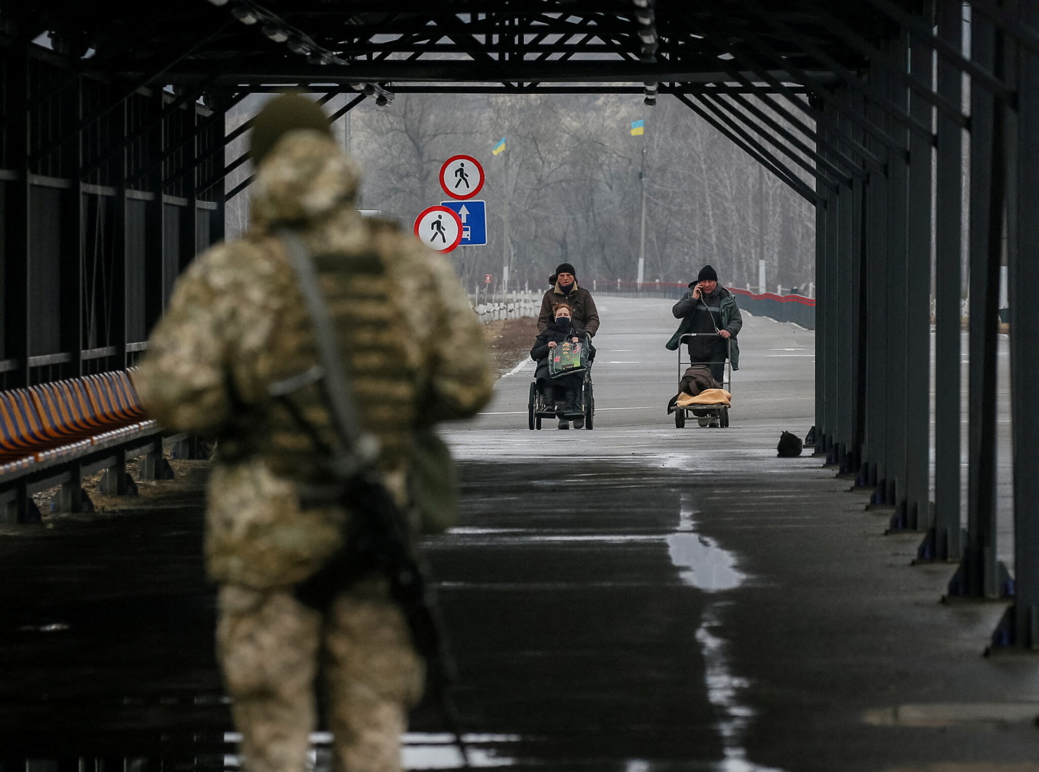 Почему в украину вводят войска. Военный кризис. Российские военные на Донбассе. Военное положение на Украине.