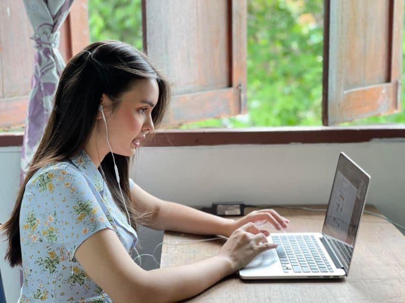 รู้จัก “มานิตา ดวงคำ ฟาร์เมอร์” จากครูอาสา สู่นางสาวไทยคนที่ 53