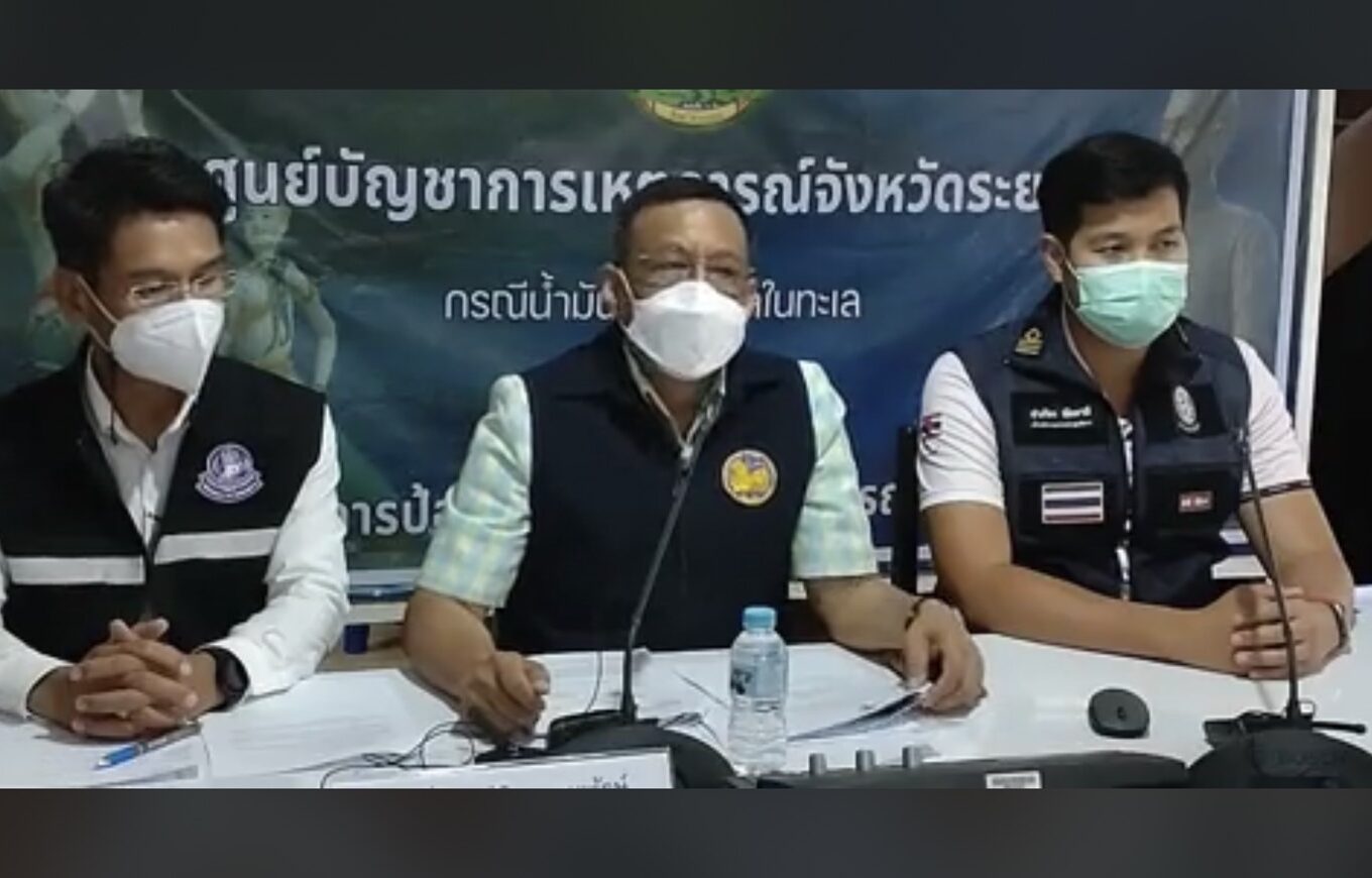 น้ำมันรั่วรอบใหม่: รองผู้ว่าฯ ระยอง “เอาอยู่” ห่างฝั่ง 20 กิโลเมตร