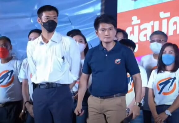 164726109นายธนาธร จึงรุ่งเรืองกิจ ประธานคณะก้าวหน้า (ด้านซ้าย) และ นายกิตติศักดิ์ นิลวัฒนโฒชัย ผู้สมัครนายกเมืองพัทยา คณะก้าวหน้า (ด้านขวา)0401 นายธนาธร จึงรุ่งเรืองกิจ ประธานคณะก้าวหน้า (ด้านซ้าย) และ นายกิตติศักดิ์ นิลวัฒนโฒชัย ผู้สมัครนายกเมืองพัทยา คณะก้าวหน้า (ด้านขวา)