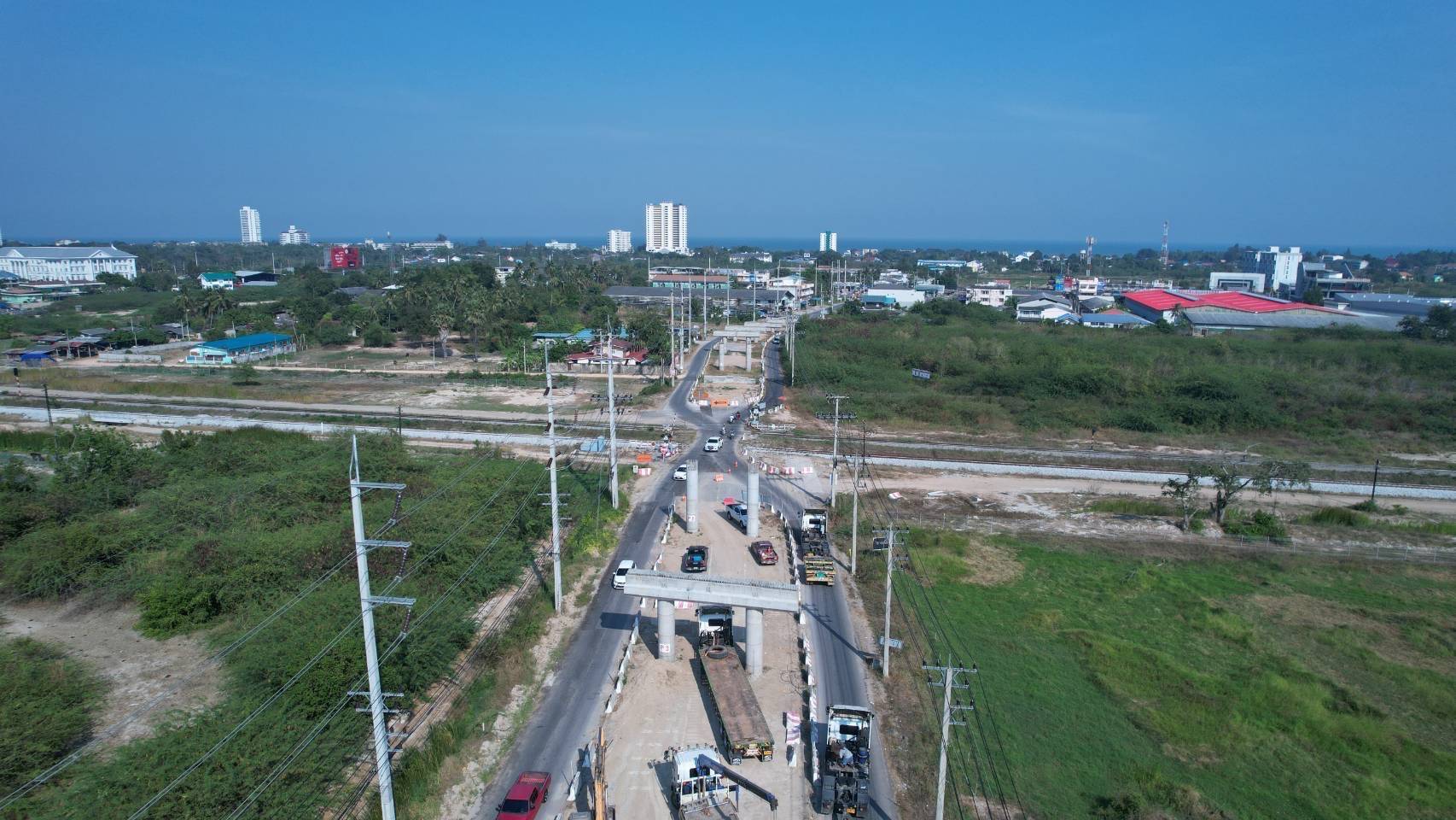 สะพานข้ามทางรถไฟข้ามจุดตัด “บ้านทุ่งขาม ชะอำ” คืบ 40% รองรับรถไฟทางคู่