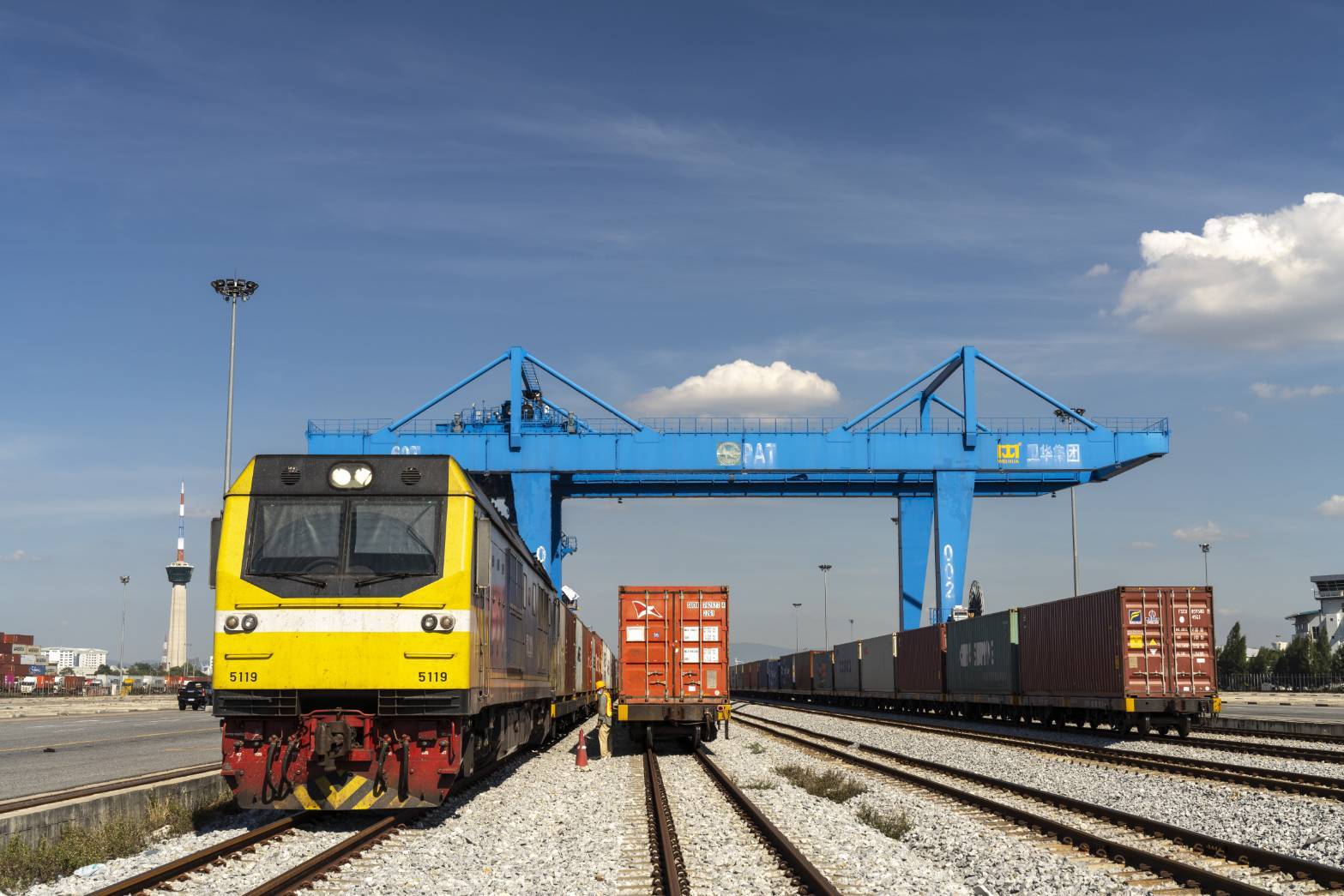 การท่าเรือฯ ไฟเขียวทุ่มงบฯ 897 ล้าน จ้างเหมาเอกชนขนส่งตู้สินค้าทางรถไฟ