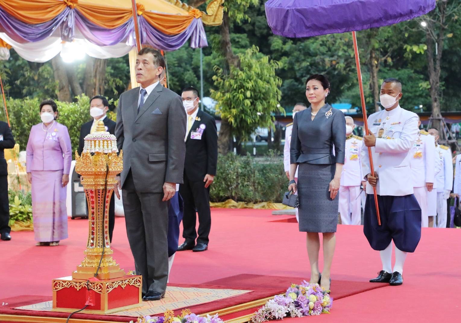 ในหลวง พระราชินี เสด็จฯ เปิดพระบรมราชานุสาวรีย์ รัชกาลที่ 6