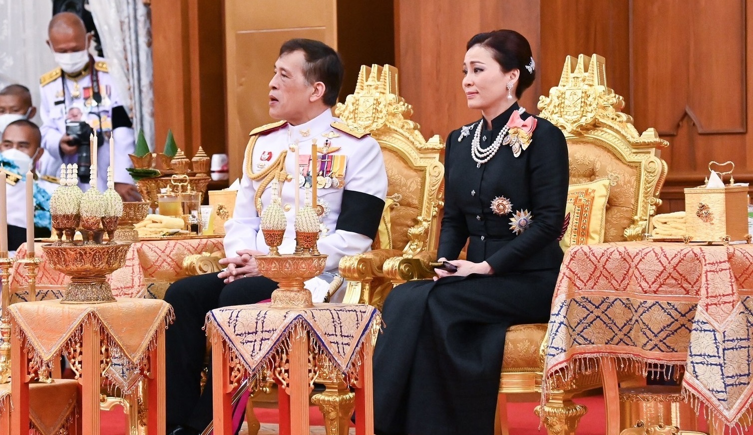 ในหลวง-พระราชินี ทรงบำเพ็ญพระราชกุศล 7 วันพระราชทานศพสมเด็จพระวันรัต