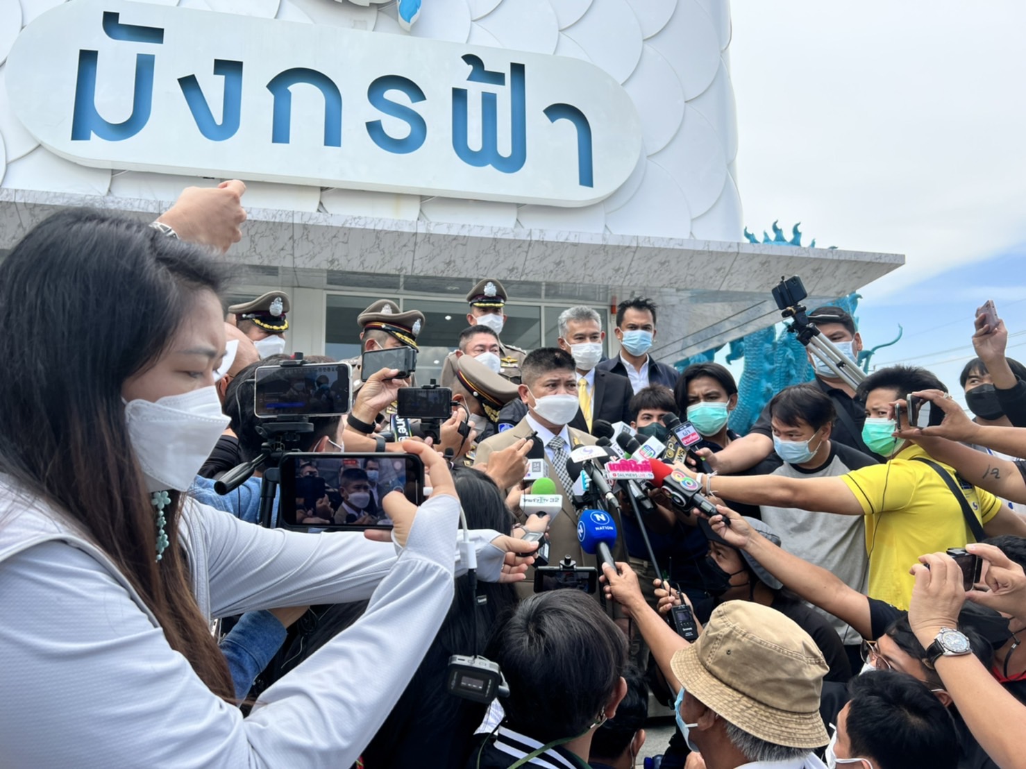 แรมโบ้บุกค้น “มังกรฟ้า” พบกว้านซื้อลอตเตอรี่กว่า 2 ล้านใบ เงินสะพัดร้อยล้าน