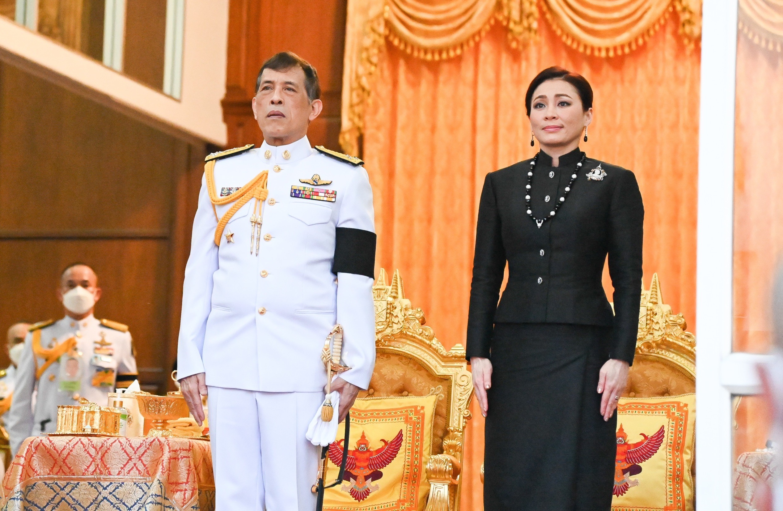 ในหลวง พระราชินี พระราชทานเพลิงศพ พล.อ.อ ประพันธ์ ธูปะเตมีย์