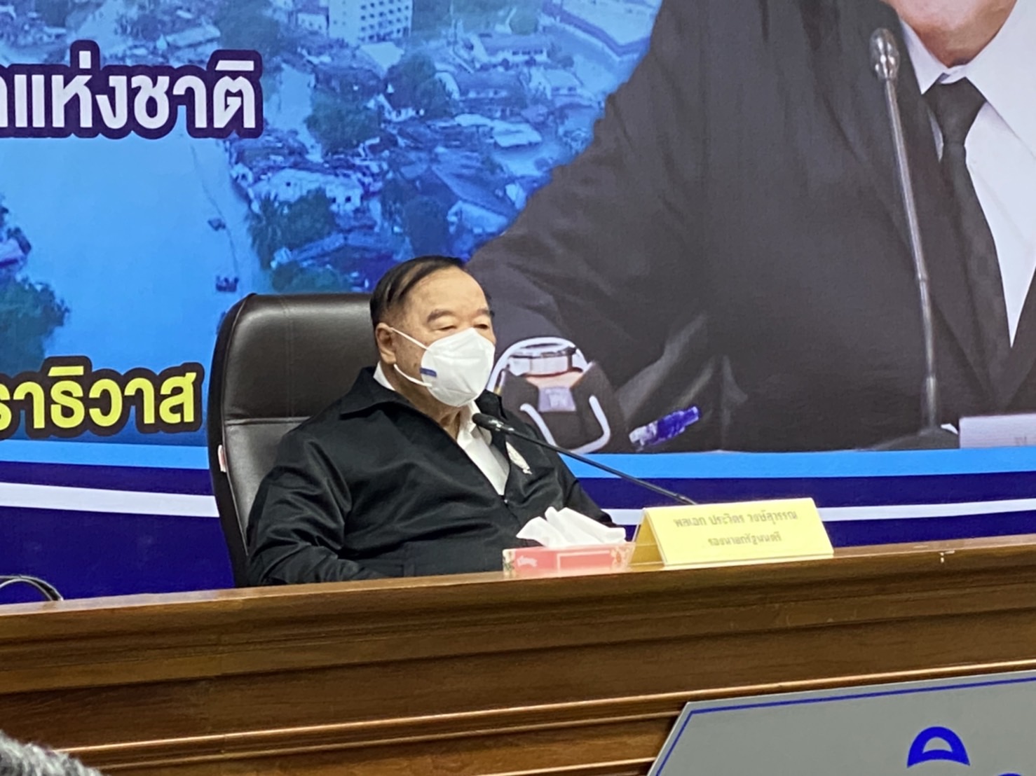 น้ำท่วมภาคใต้: ประวิตร ลงพื้นที่ นราธิวาส บี้มหาดไทยเร่งระบายน้ำ