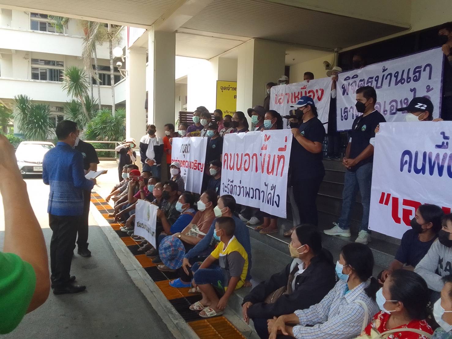 ชมรมคนรักเหมืองทองยื่นหนังสือผู้ว่าฯพิจิตร ยันอย่าเชื่อคำลวง NGO
