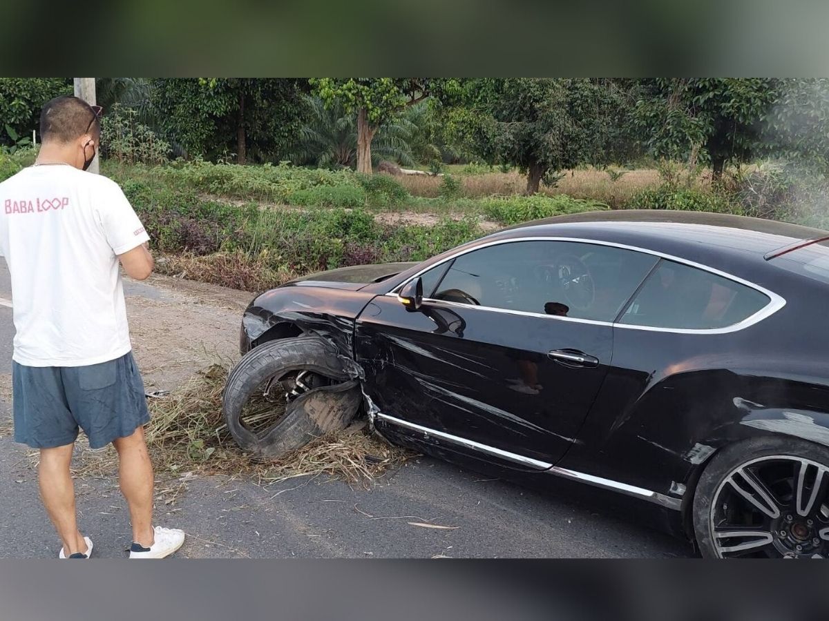ตำรวจแจ้งข้อหาไฮโซปลาวาฬแล้ว หลังขับเบนท์ลีย์ชนรั้วกั้นถนน