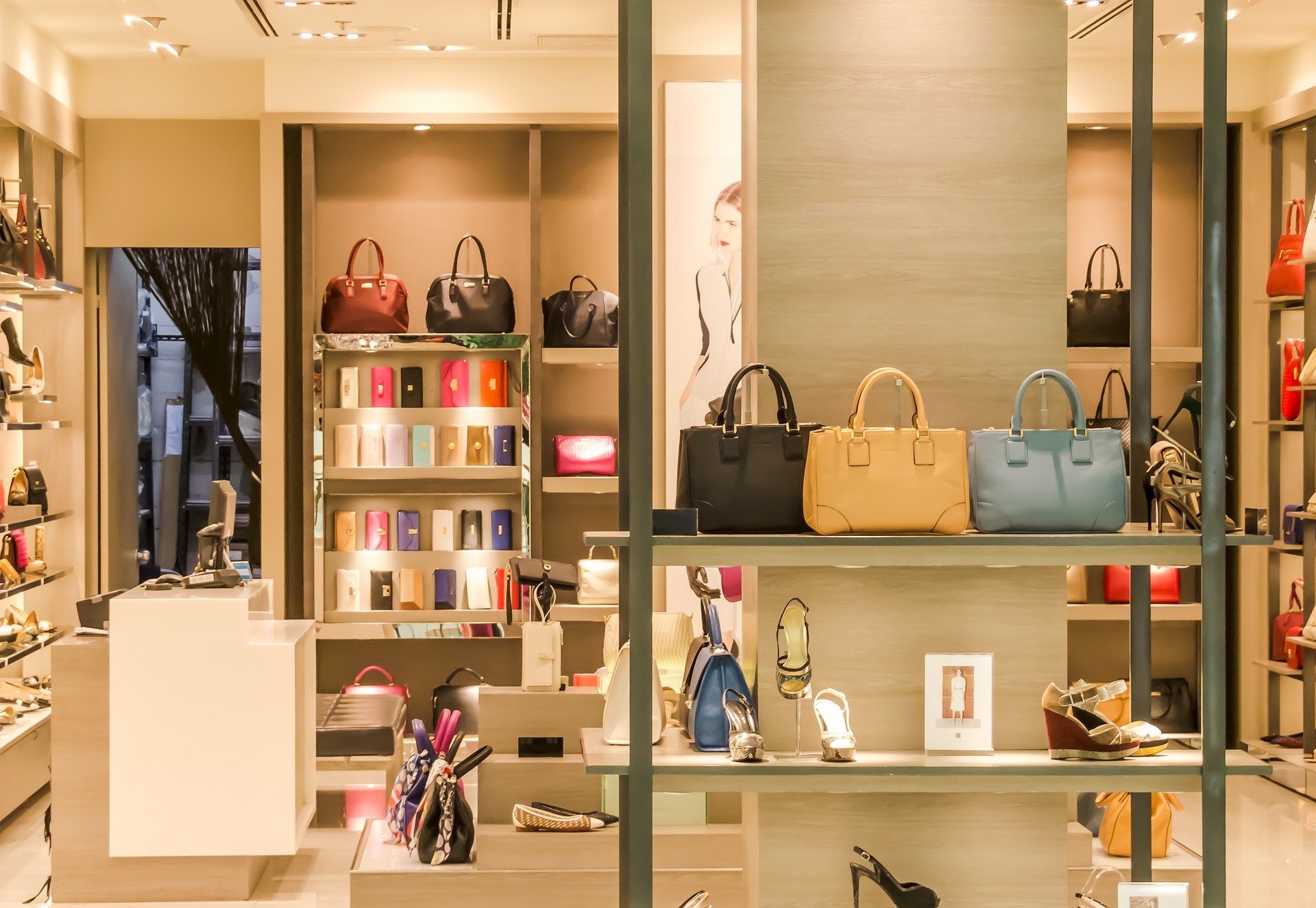 Gucci-Coach เก็บคืนสินค้าจากเพจ 7-eleven