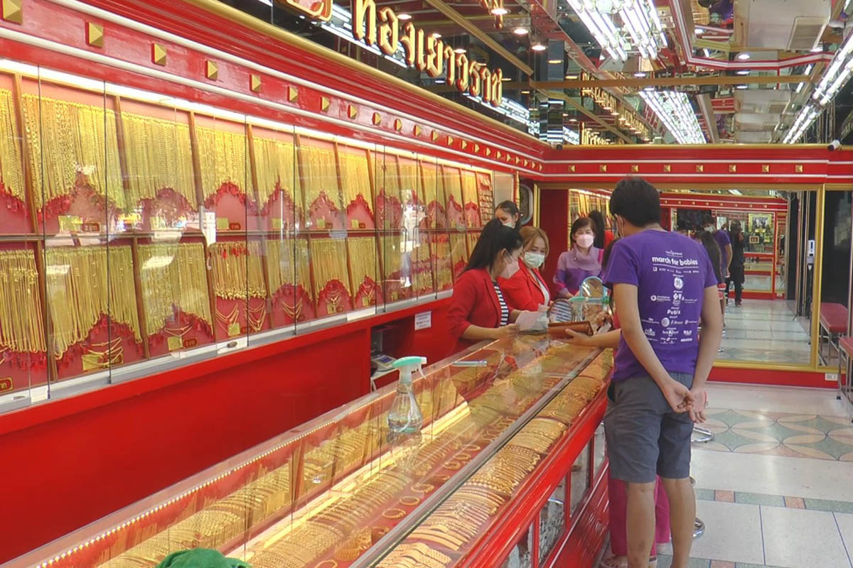 โคราช-อุดร แห่ขายทองแท่ง ชี้บางร้านปิดสาขาลดต้นทุน