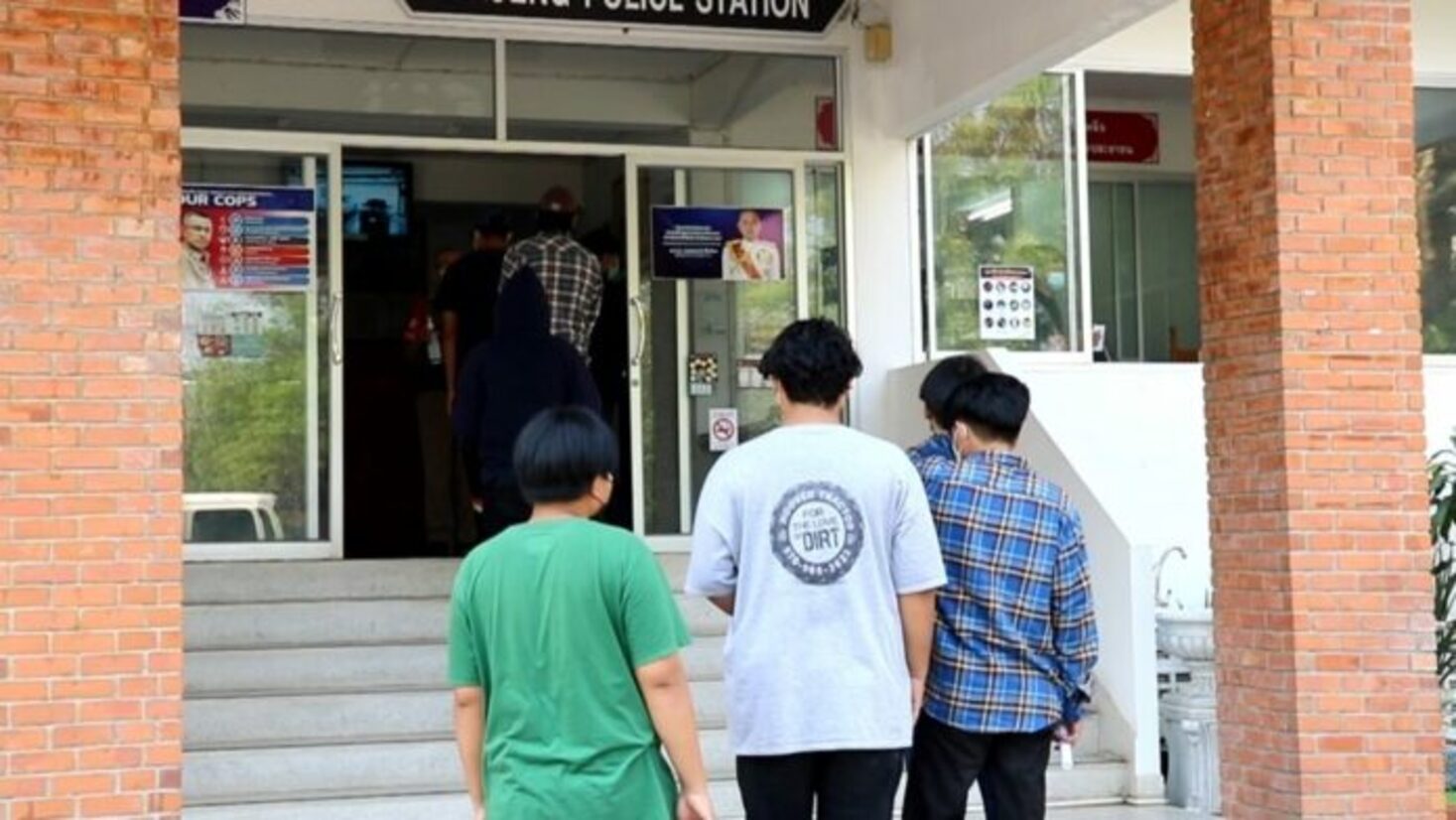 ตำรวจสอบเครียด 10 ชั่วโมง ตั้งข้อหา 7 รุ่นพี่รับน้องถึงตาย