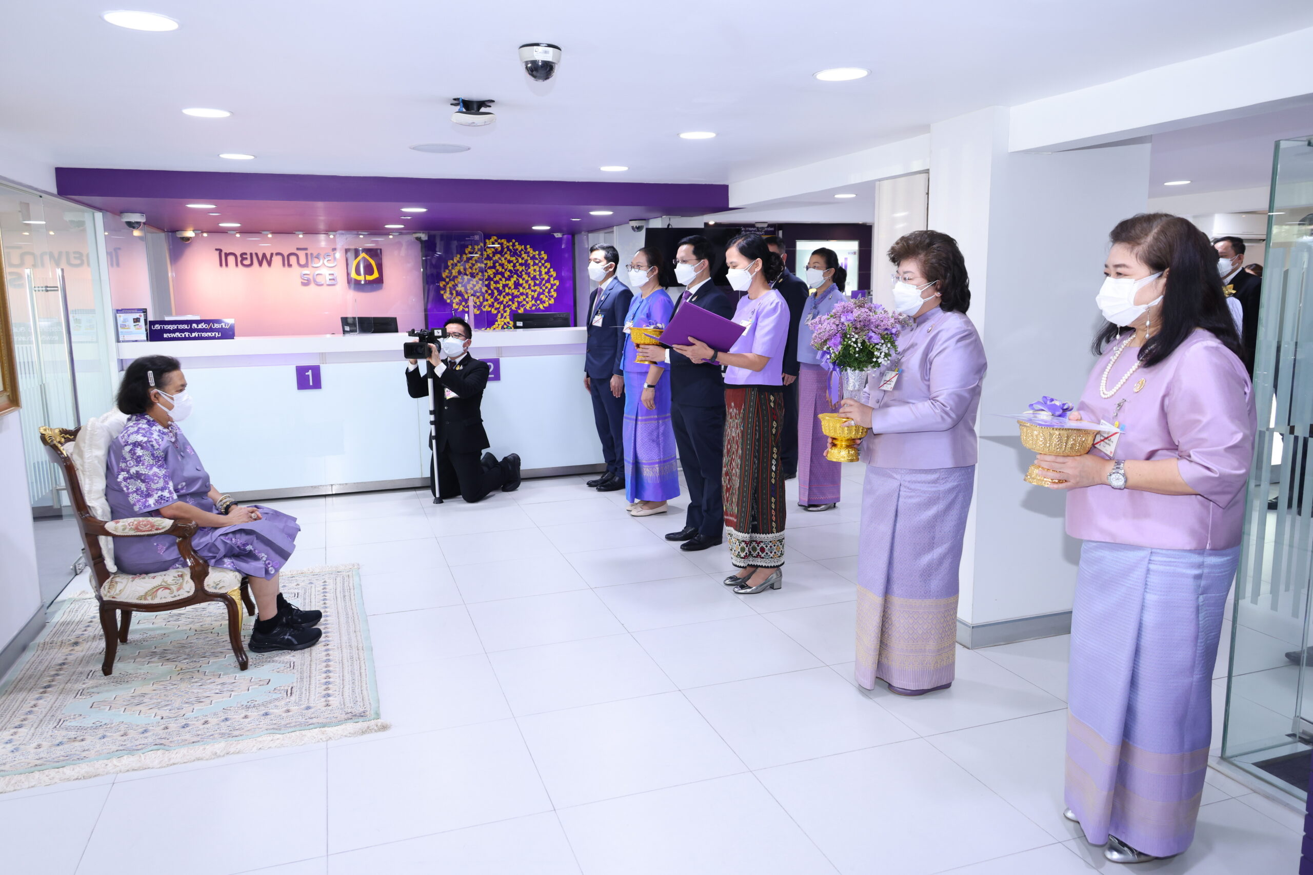 . สมเด็จพระกนิษฐาธิราชเจ้า กรมสมเด็จพระเทพรัตนราชสุดา เจ้าฟ้ามหาจักรีสิรินธร มหาวชิราลงกรณวรราชภักดีสิริกิจการิณีพีรยพัฒน รัฐสีมาคุณากรปิยชาติ สยามบรมราชกุมารี เสด็จออก ณ วังสระปทุม พระราชทานให้วโรกาศให้คณะผู้บริหารธนาคารไทยพาณิชย์จำกัด (มหาชน) และเจ้าหน้าที่ธนาคารสาขาสวนจิตรลดา เฝ้า ฯ ถวายถวานพระพรชัยมงคล