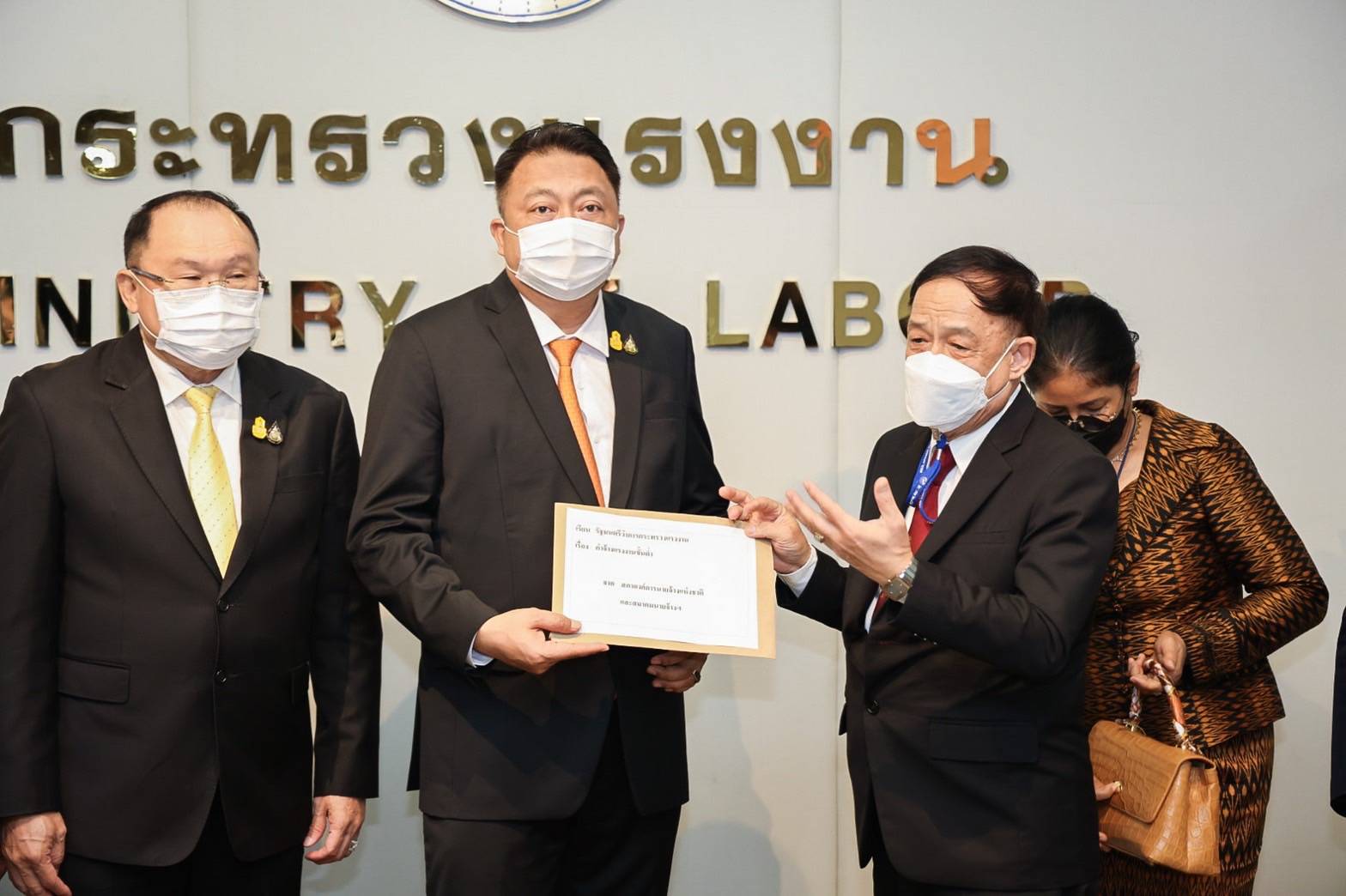 นายจ้างค้านขึ้นค่าแรง 492 บาท เพราะเศรษฐกิจยังไม่ฟื้นตัว