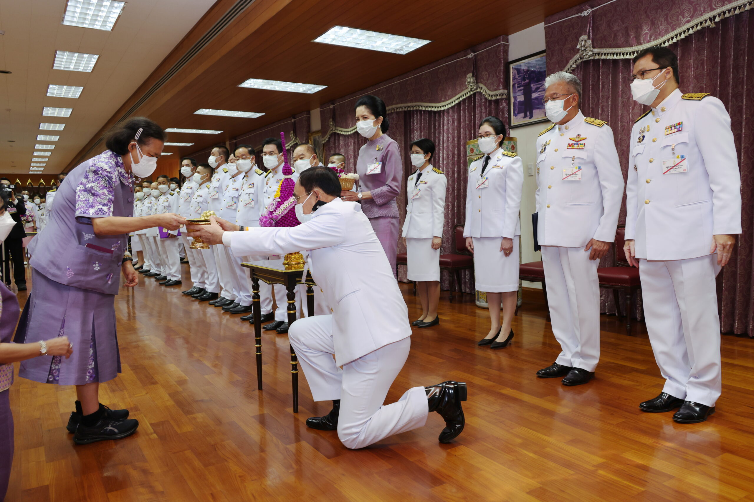 . สมเด็จพระกนิษฐาธิราชเจ้า กรมสมเด็จพระเทพรัตนราชสุดา เจ้าฟ้ามหาจักรีสิรินธร มหาวชิราลงกรณวรราชภักดีสิริกิจการิณีพีรยพัฒน รัฐสีมาคุณากรปิยชาติ สยามบรมราชกุมารี เสด็จออก ณ วังสระปทุม พระราชทานให้วโรกาศให้คณะผู้บริหารธนาคารไทยพาณิชย์จำกัด (มหาชน) และเจ้าหน้าที่ธนาคารสาขาสวนจิตรลดา เฝ้า ฯ ถวายพระพรชัยมงคล