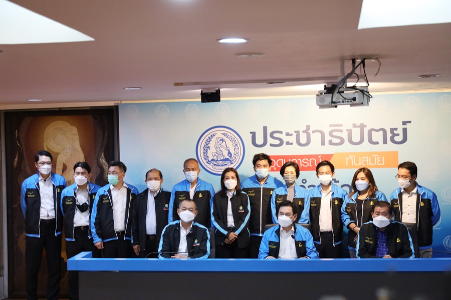จุรินทร์ แถลงลาออกประธานกรรมการสตรีระดับชาติ