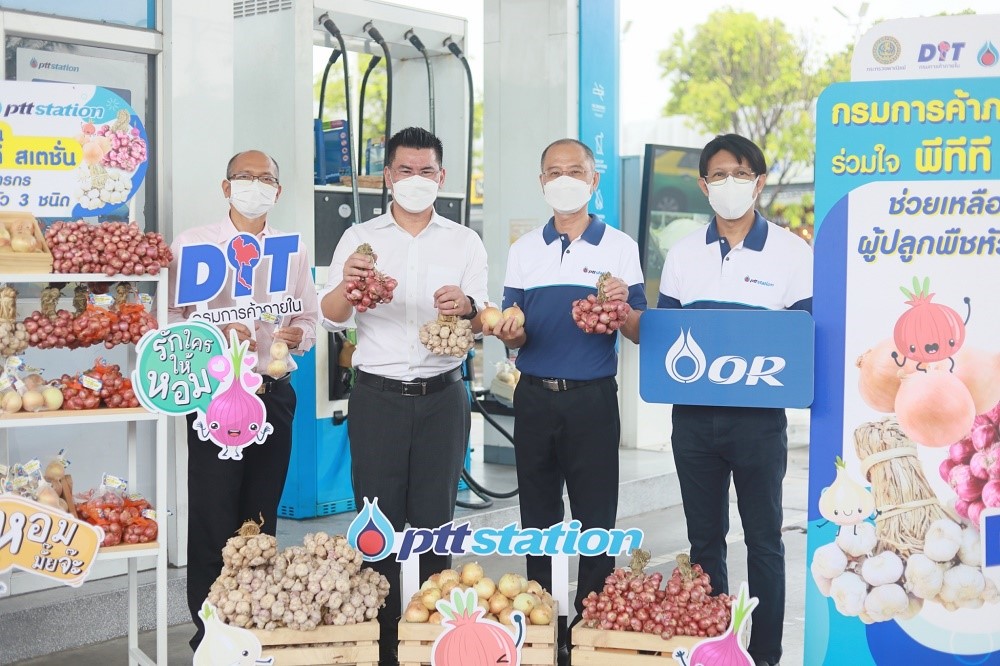 กรมการค้าภายใน ผนึกกำลัง “4 ปั๊มน้ำมัน” ช่วยเหลือเกษตรกรผู้ปลูกพืชหัว 3 ชนิด ส่งผลให้ราคาพุ่งสูงขึ้นต่อเนื่อง