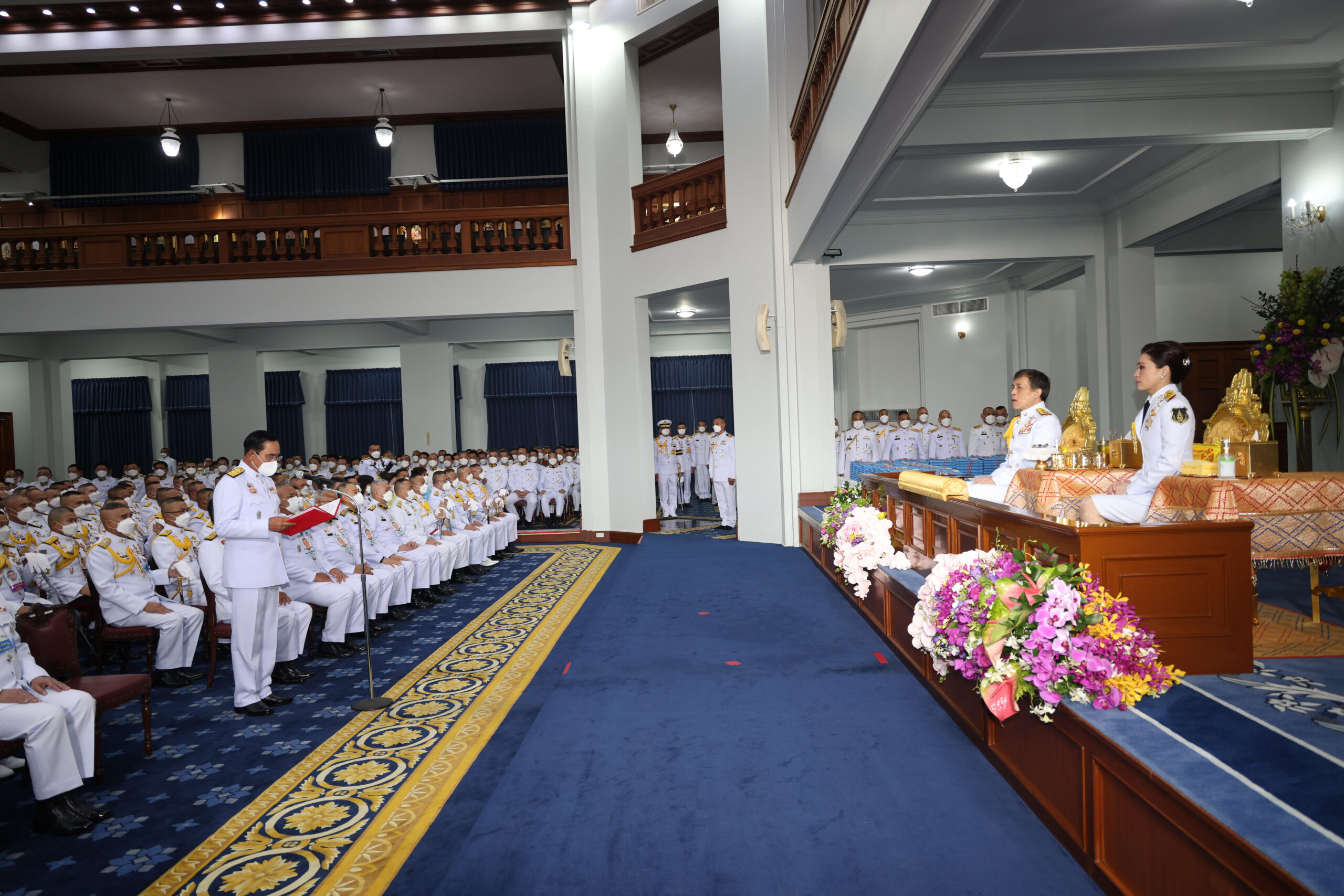 ในหลวง พระราชทานพระบรมราชวโรกาสให้ นายกฯ นำคณะบุคคลเข้าเฝ้า