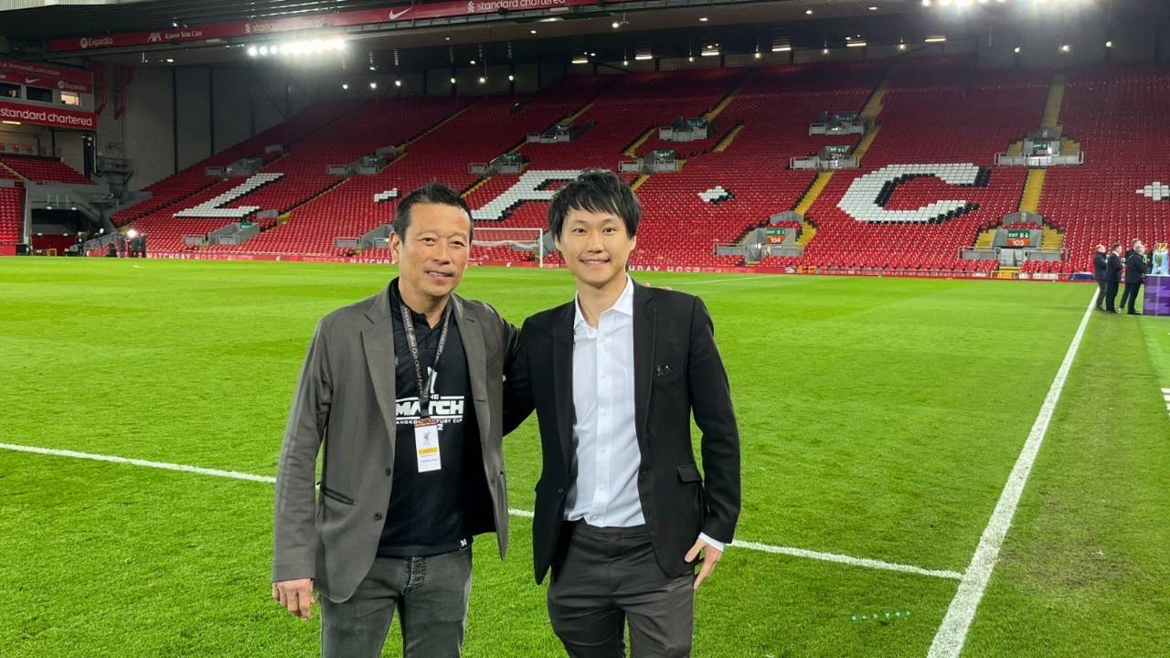 วินิจ-ท็อป จิรายุส ผู้จัดงานแดงเดือดในไทย บินลัดฟ้าพบผู้บริหาร แมนฯยูฯ-ลิเวอร์พูล