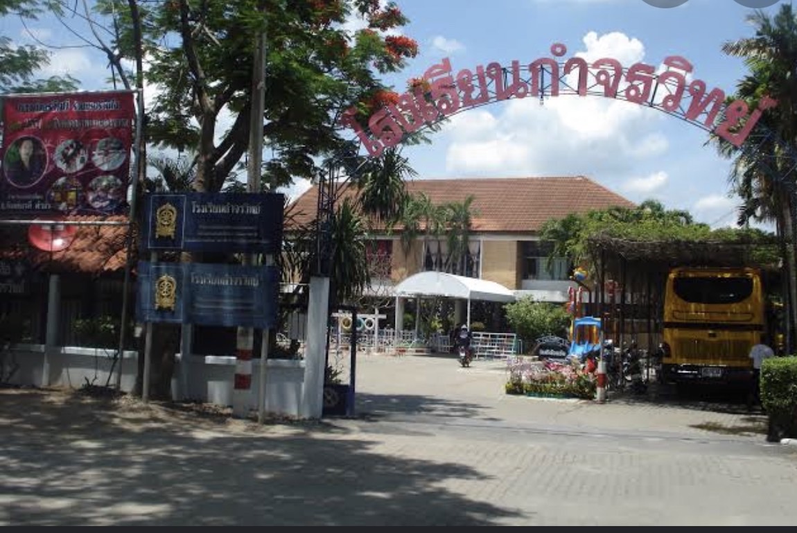 โรงเรียนดังลพบุรี ปิดกิจการ ประกาศขายที่ดิน 190 ล้าน
