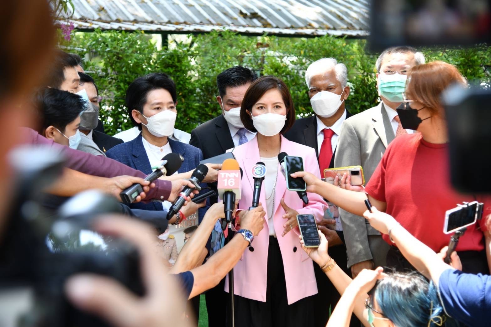 ดราม่ากิจกรรมครูผู้อุทิศตนเพื่อการสอน ตรีนุชแจงไม่ใช่นโยบาย ศธ.