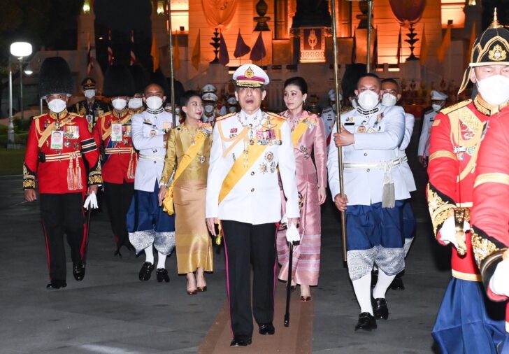 ในหลวง พระราชินี ในหลวง พระราชินี