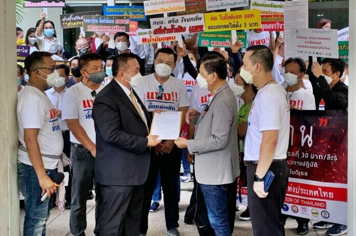 สหพันธ์การขนส่งฯลั่นขึ้นค่าขนส่งทันที หากรัฐขึ้นราคาน้ำมันดีเซล 1 พ.ค.
