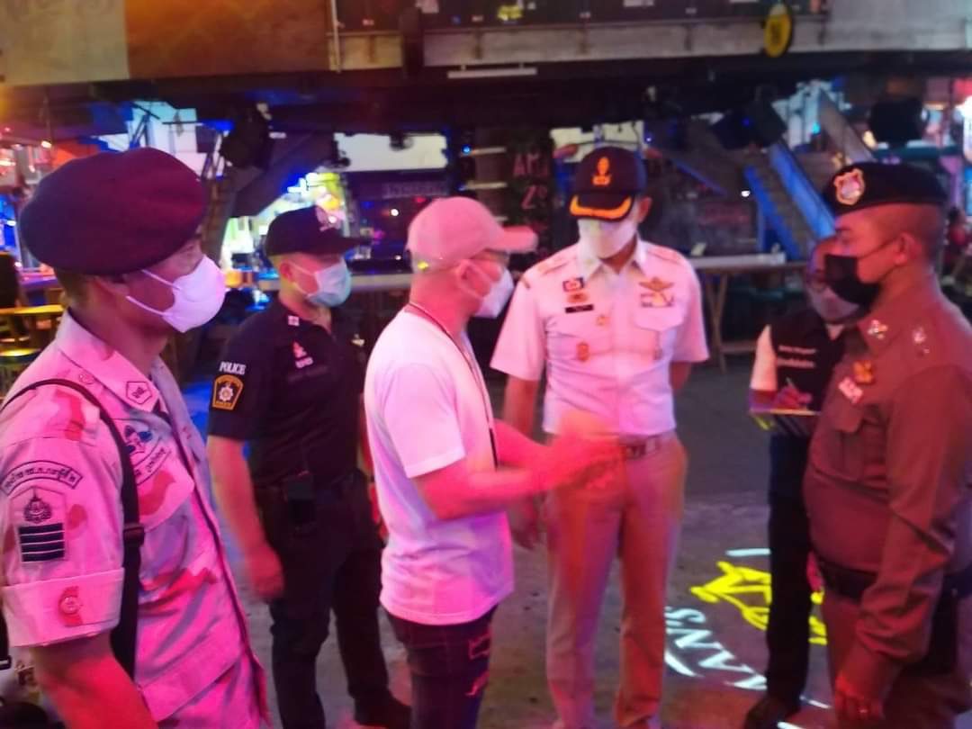 ตำรวจภูเก็ต ตรวจเข้ม หลังพบนักท่องเที่ยวฝ่าฝืนเล่นน้ำสงกรานต์