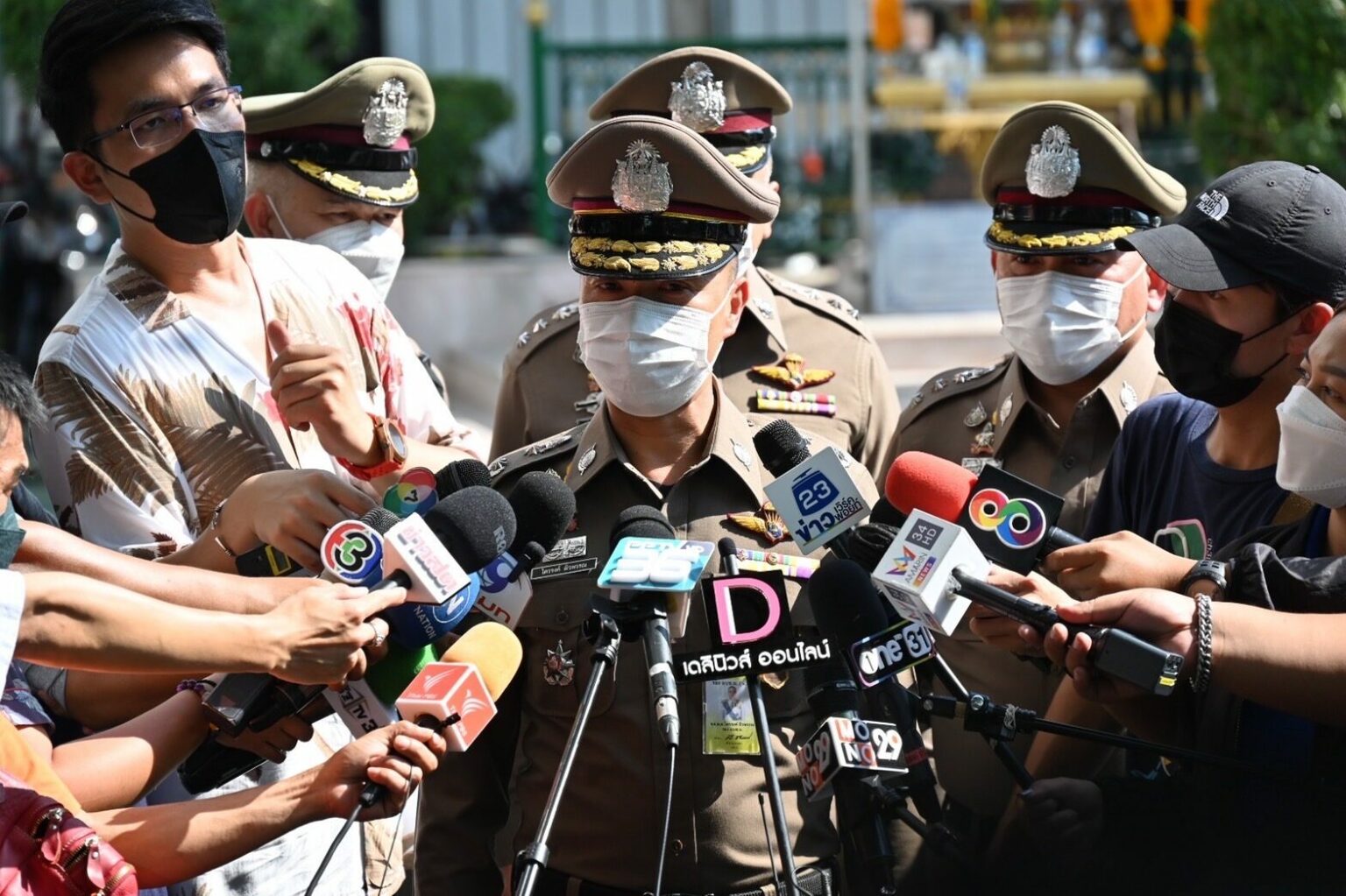 ตำรวจยื่นขอศาลออกหมายจับรองหัวหน้าพรรค วันนี้ !