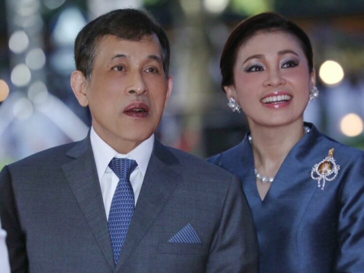 เชิญประชาชนเฝ้ารับเสด็จฯ ในหลวง พระราชินี เนื่องในวันจักรี เชิญประชาชนเฝ้ารับเสด็จฯ ในหลวง พระราชินี เนื่องในวันจักรี