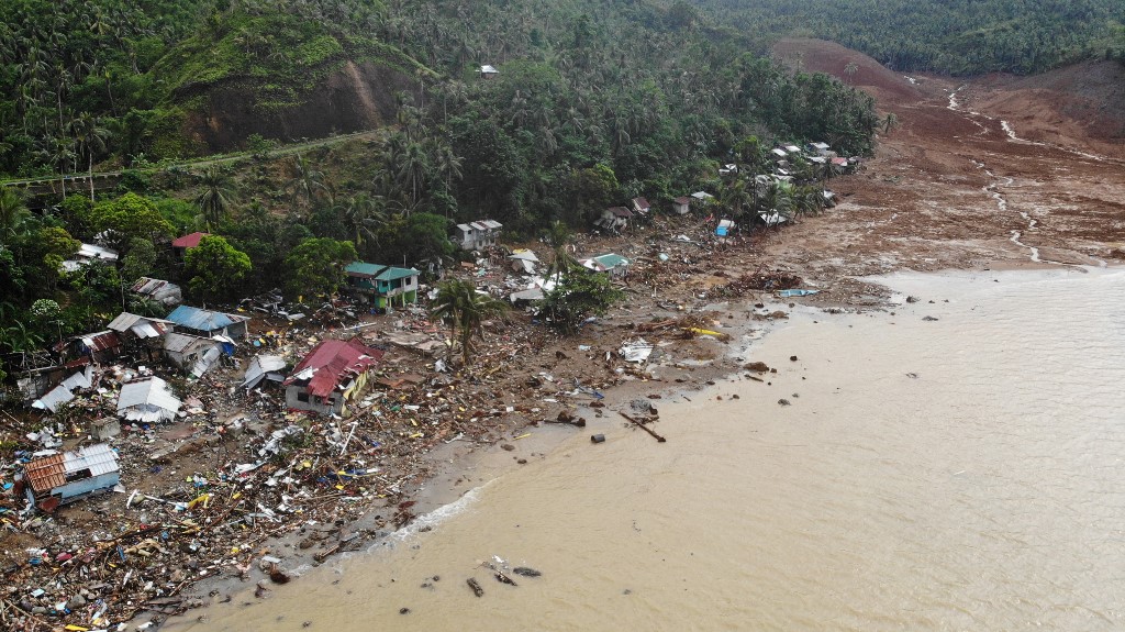 ฟิลิปปินส์สังเวย พายุเมกี ใกล้ 200 ศพ ดินถล่มฝัง น้ำกวาดหมู่บ้านลงทะเล