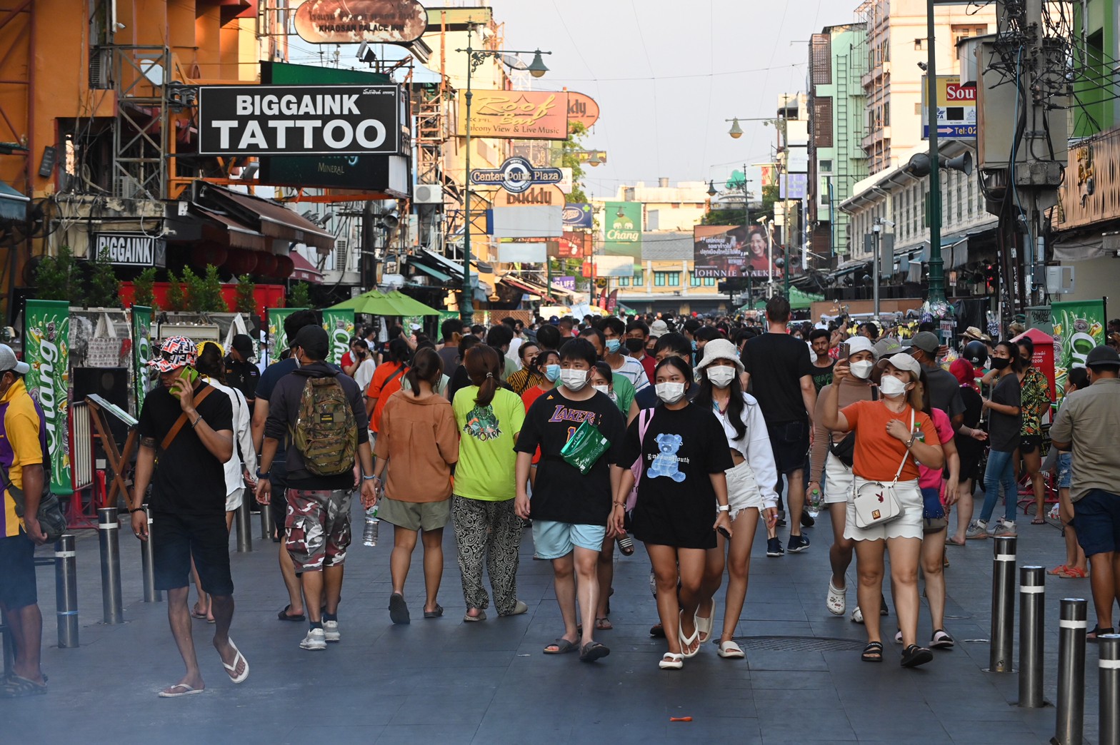 กทม. ห้ามเล่นน้ำสงกรานต์บนถนนข้าวสาร ขอผู้ประกอบการเข้มมาตรการโควิด