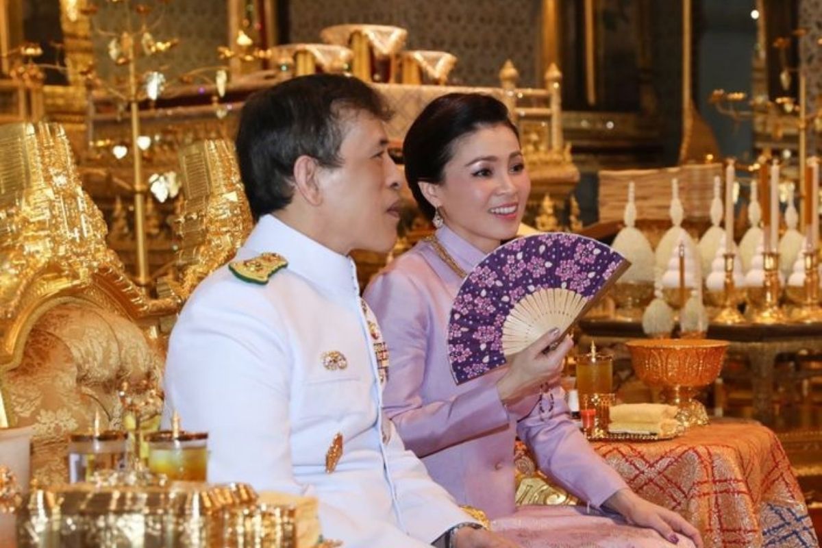 ในหลวง พระราชินี เสด็จฯบำเพ็ญพระราชกุศล เนื่องในวันครบรอบ 240 ปี กรุงรัตนโกสินทร์