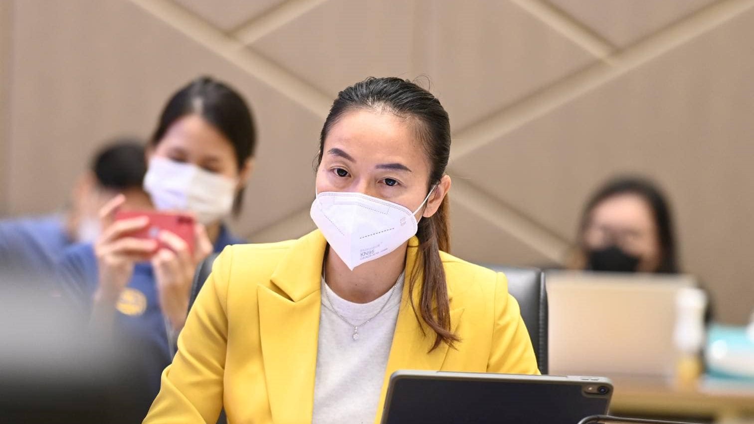 มัลลิกา บุญมีตระกูล ลาออกกรรมการบริหารพรรคประชาธิปัตย์ พิษไลน์ชู้-กิ๊ก