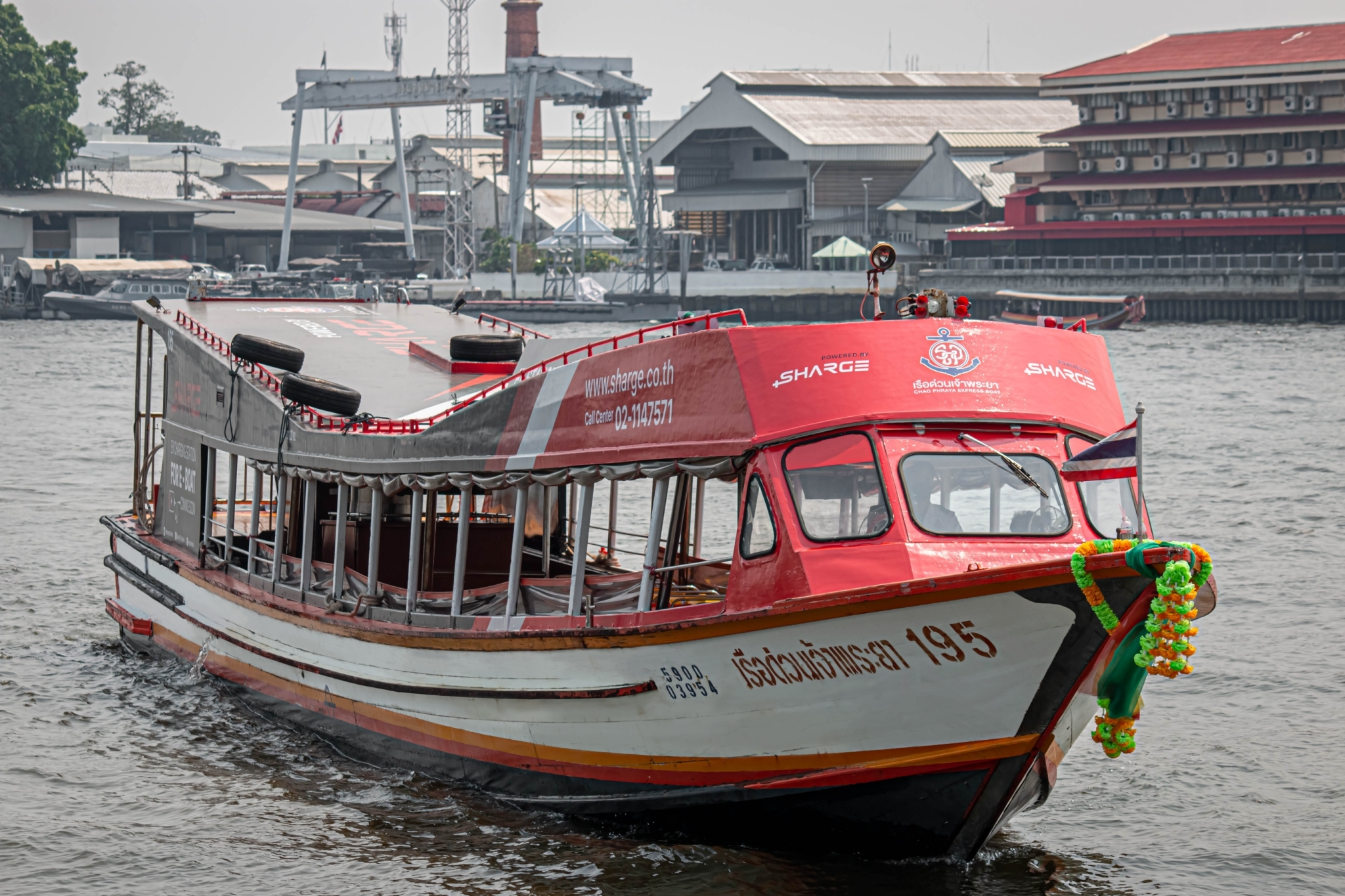 เรือด่วนเจ้าพระยาผนึก SHARGE ลงทุนเรือไฟฟ้า EV Charger นำร่องท่ามหาราช