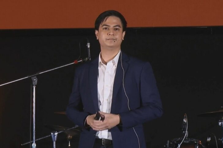 นายพริษฐ์ วัชรสินธุ นายพริษฐ์ วัชรสินธุ
