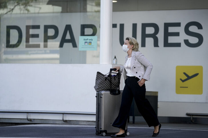 BELGIUM-HEALTH-VIRUS-TRAVEL-TOURISM-AIRPORT EU เตรียมยกเลิกบังคับสวมหน้ากากบนเครื่องบิน