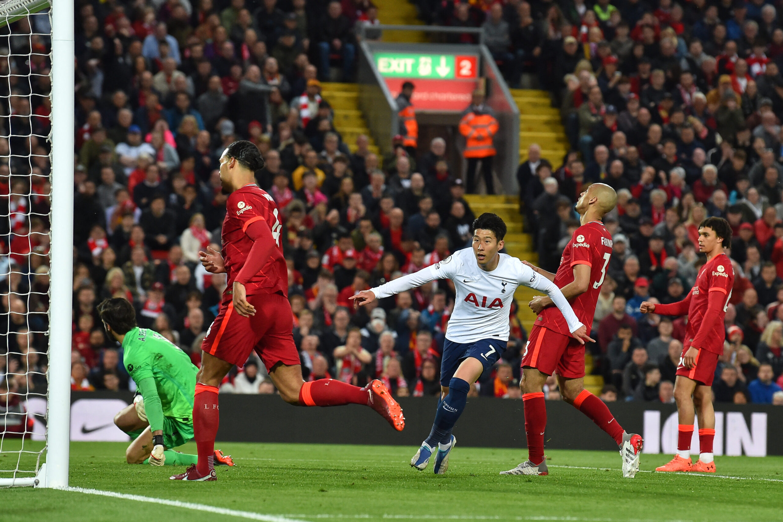 ผลบอล พรีเมียร์ลีก ลิเวอร์พูล เสมอ สเปอร์ 1-1 ไบรท์ตัน ถล่มแมนฯยู 4-0