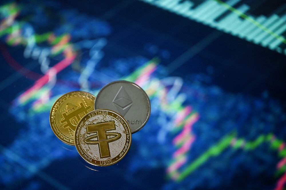 บิตคอยน์ร่วงหนัก ราคาหลุด 1 ล้านบาท/BTC ฉุดอีเธอเรียมหล่น 22%