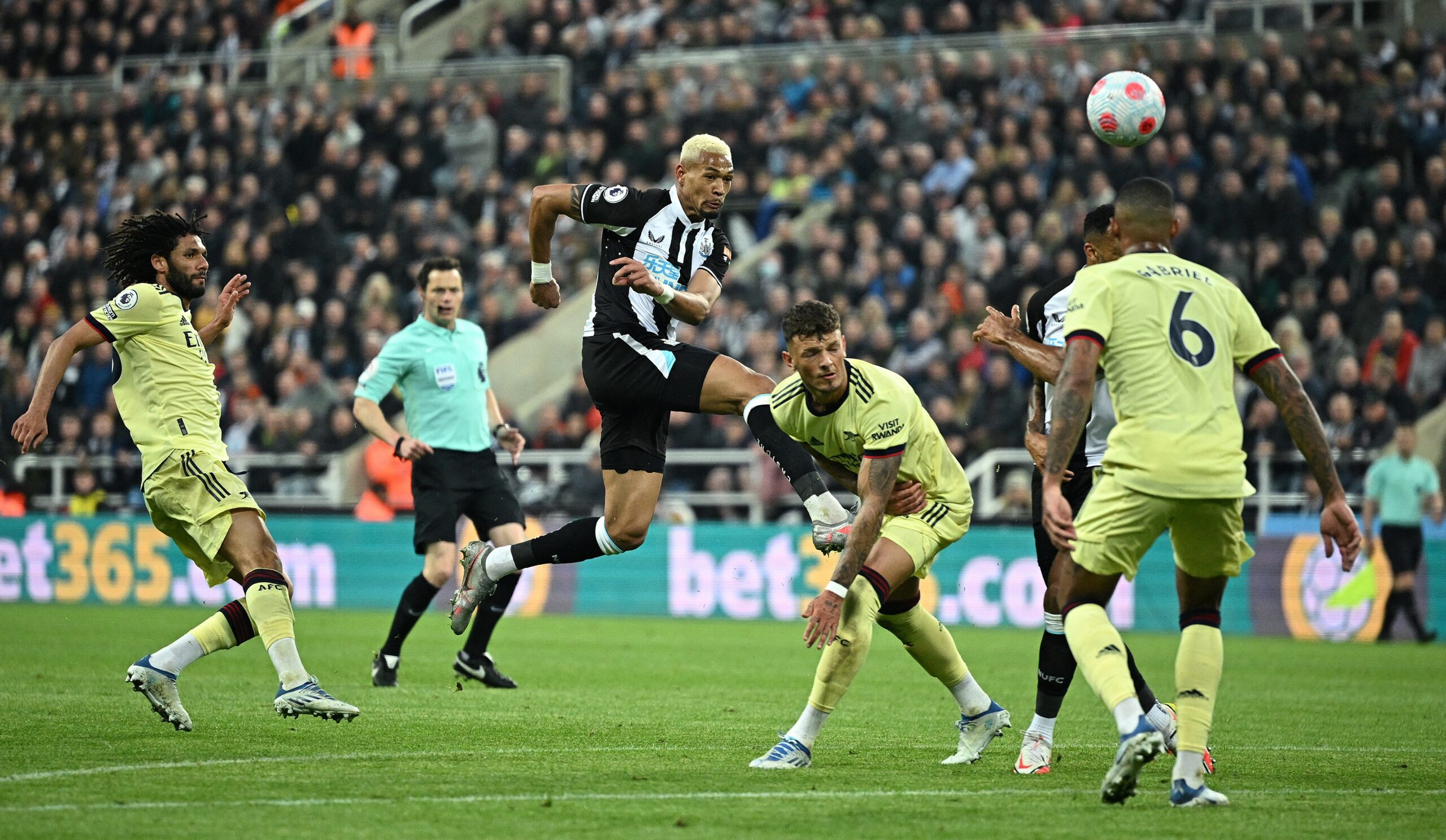 ผลบอลพรีเมียร์ลีก อาร์เซนอล บุกไปแพ้ นิวคาสเซิล 0-2 หลุดท็อป 4