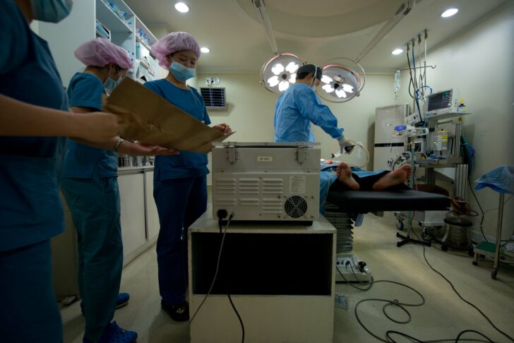SKOREA-MEDICAL-COSMETIC-SURGERY เกาหลีใต้ ออกกม.ติดกล้องวงจรปิดห้องผ่าตัด