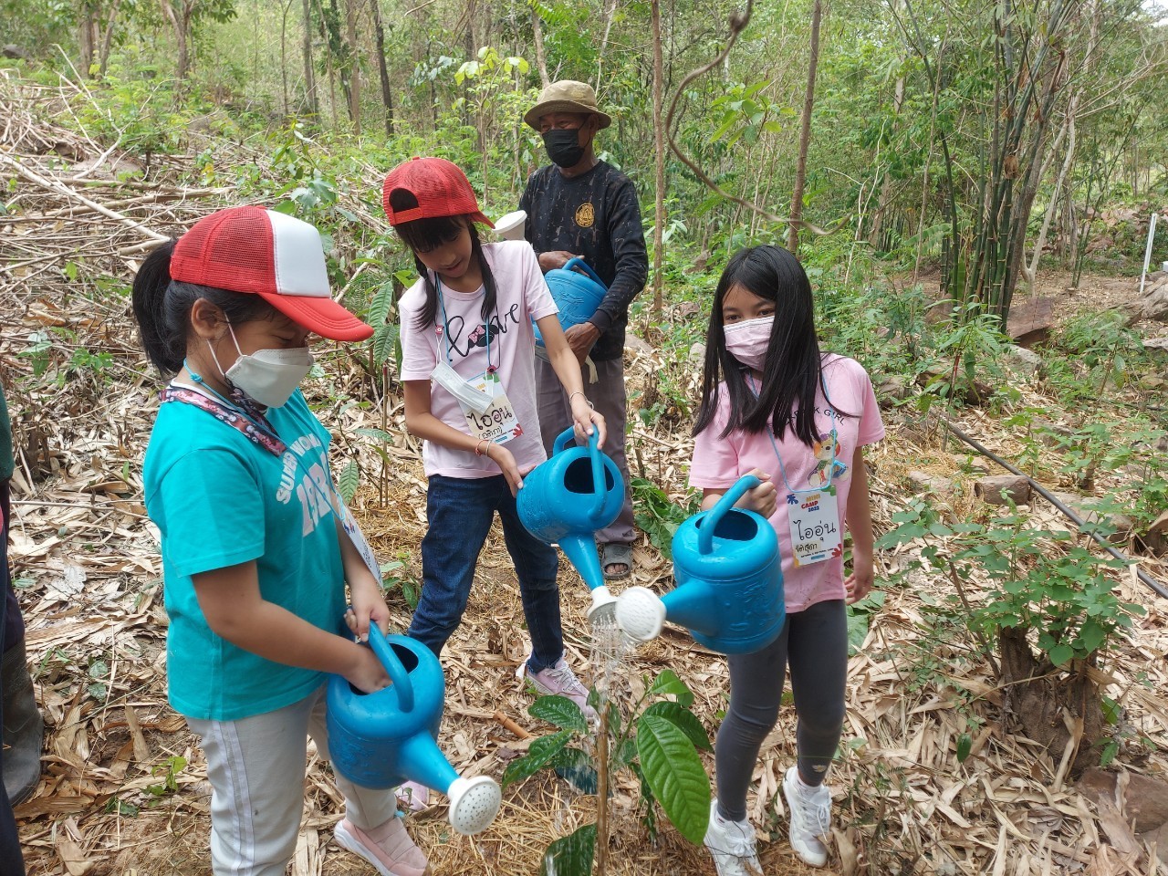 กรมป่าไม้ – CPF พาน้อง ๆ เรียนรู้ฟื้นฟูป่า ผ่านห้องเรียนธรรมชาติ โครงการ “รักษ์นิเวศ เขาพระยาเดินธง”