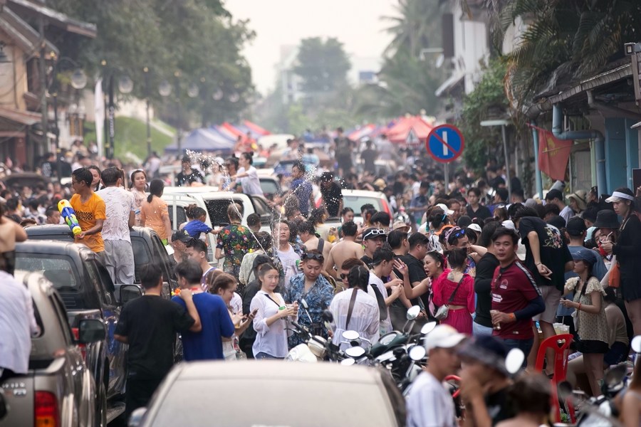 สถานทูตไทยประกาศ ลาวเปิดด่านสากลทุกด่าน – สถานบันเทิงด้วย