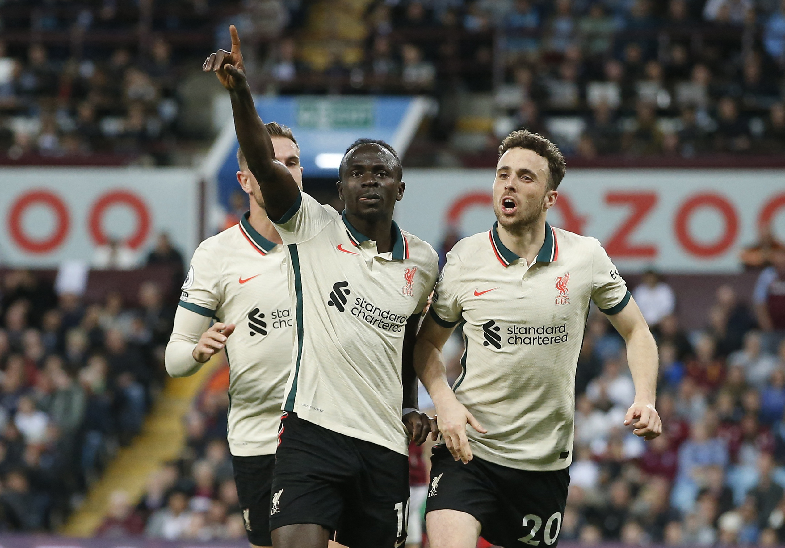 ผลบอลพรีเมียร์ลีก ลิเวอร์พูล บุกไปชนะ วิลลา 2-1 ทำแต้มไล่จี้แมนฯ ซิตี้