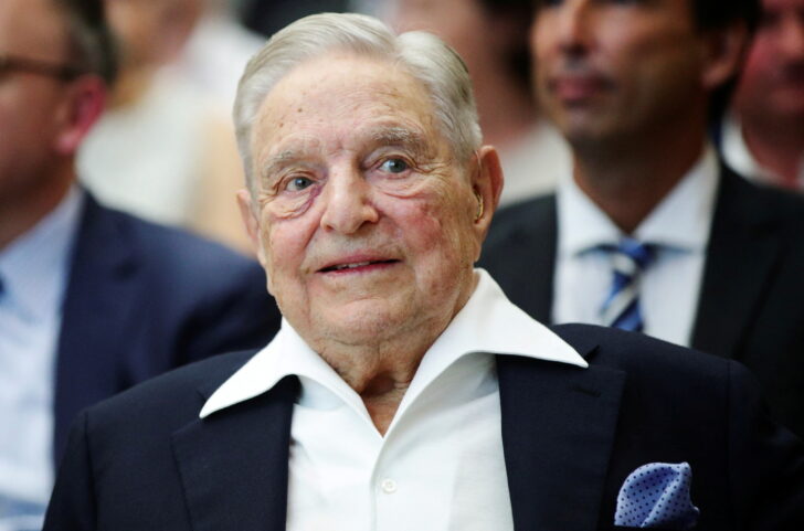 FILE PHOTO: Billionaire investor George Soros is awarded the Schumpeter Prize, an Austrian award for achievement in economics and politics, in Vienna, where the Central European University he funds is opening a new campus after being forced out of his nati จอร์จ โซรอส หวั่นวิกฤตรัสเซีย-ยูเครน