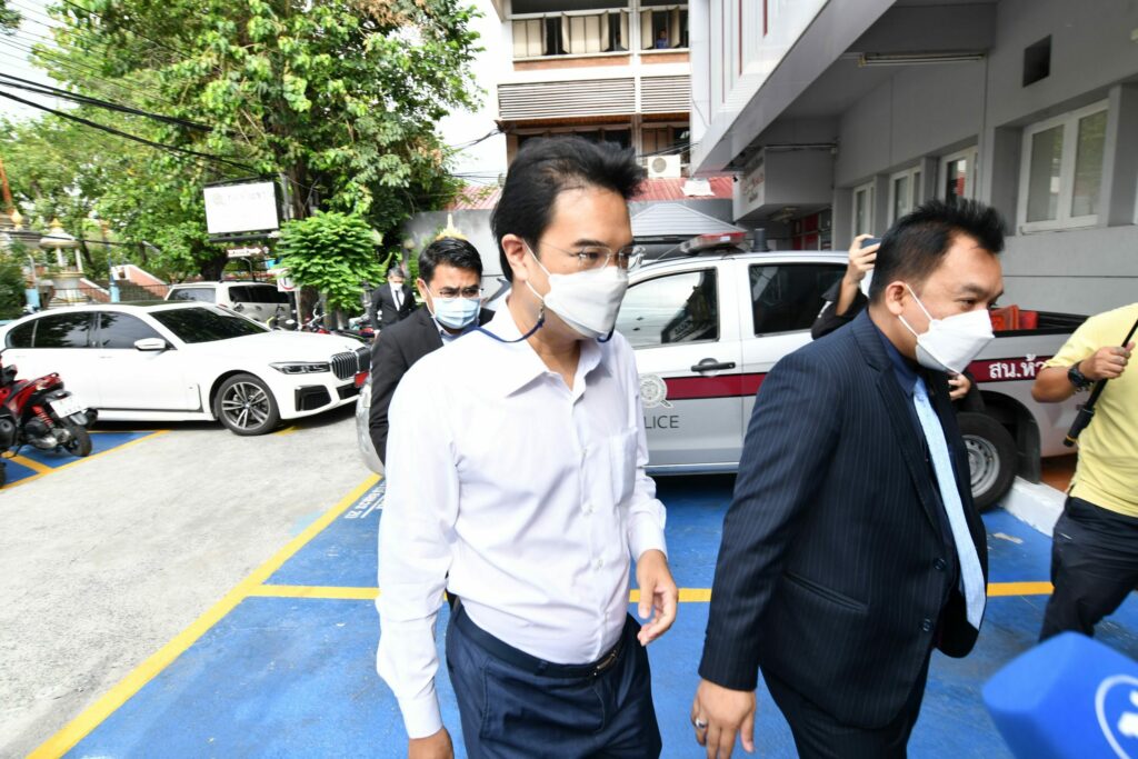 ศาลให้ประกันปริญญ์ ตีราคาประกัน 2 เเสนบาท ห้ามออกนอกประเทศ
